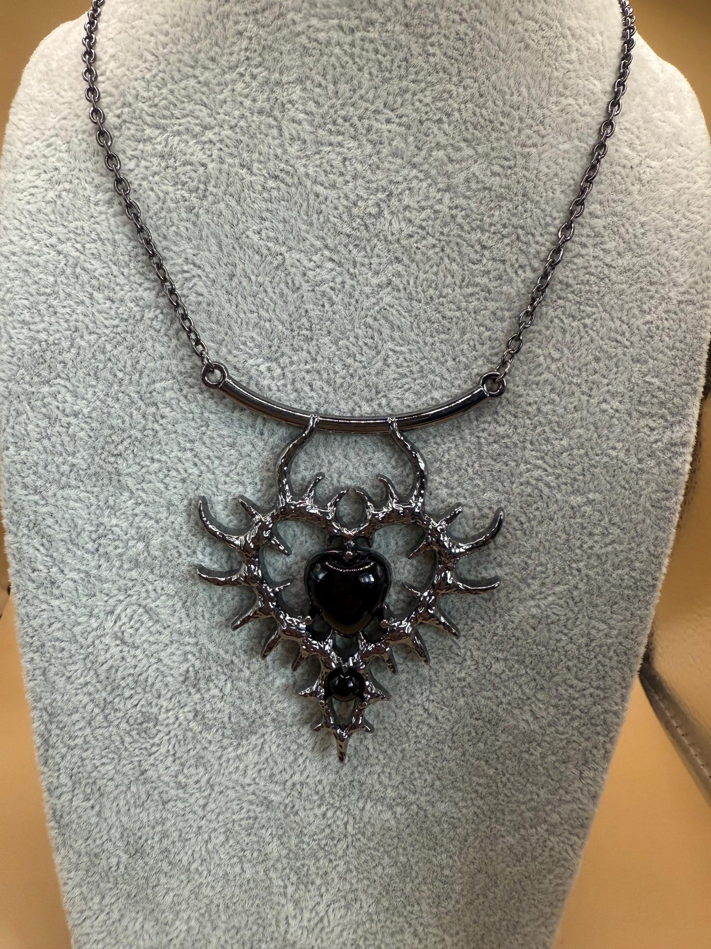 Gothic double heart thorn necklace