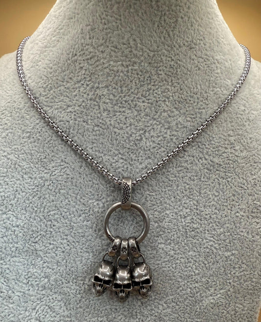 Skull trio pendant necklace