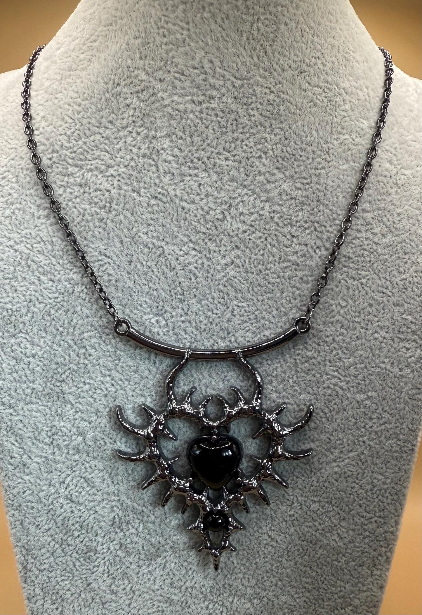 Gothic double heart thorn necklace